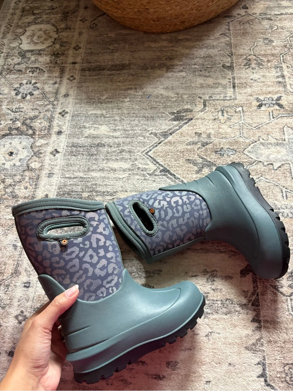 Bogs boots Neo Classic Metallic Leopard cheetah print size girls 11 like new